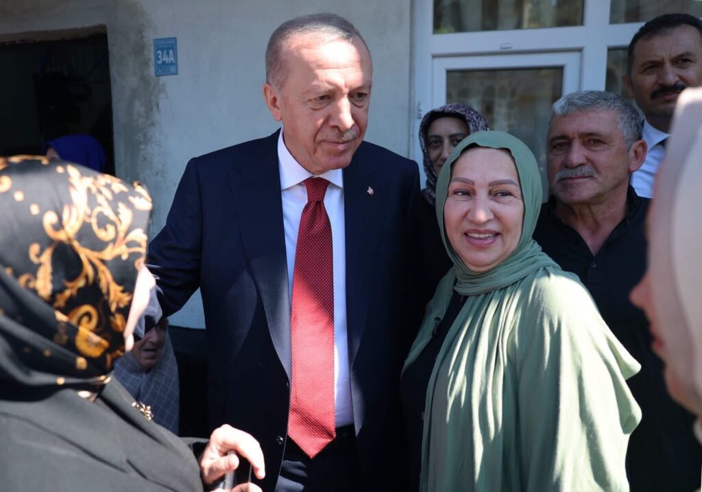 Cumhurbaşkanı Erdoğan, Rize'de komşularıyla bir araya geldi
