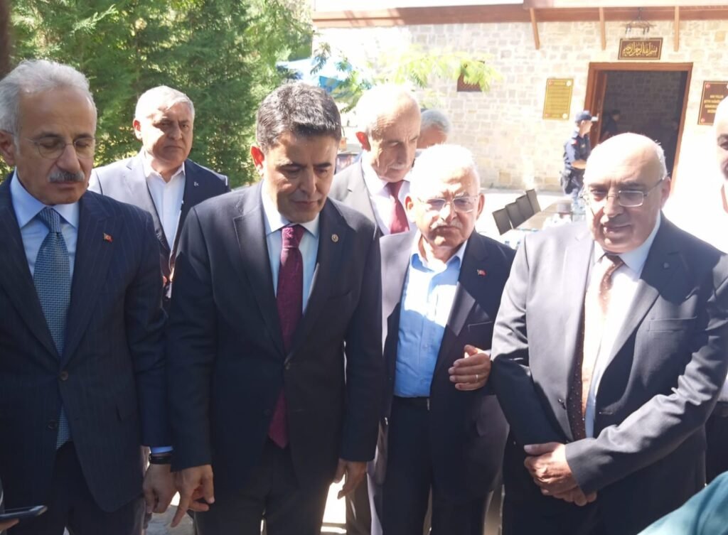 Bakan Uraloğlu; insanların gönlüne köprü kuruyoruz
