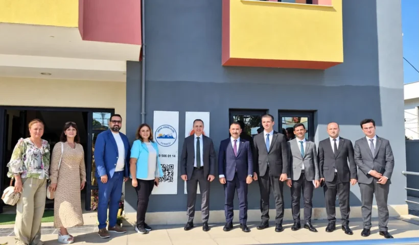 Göç İdaresi heyeti Adana Gönüllüleri Derneği’ni ziyaret etti