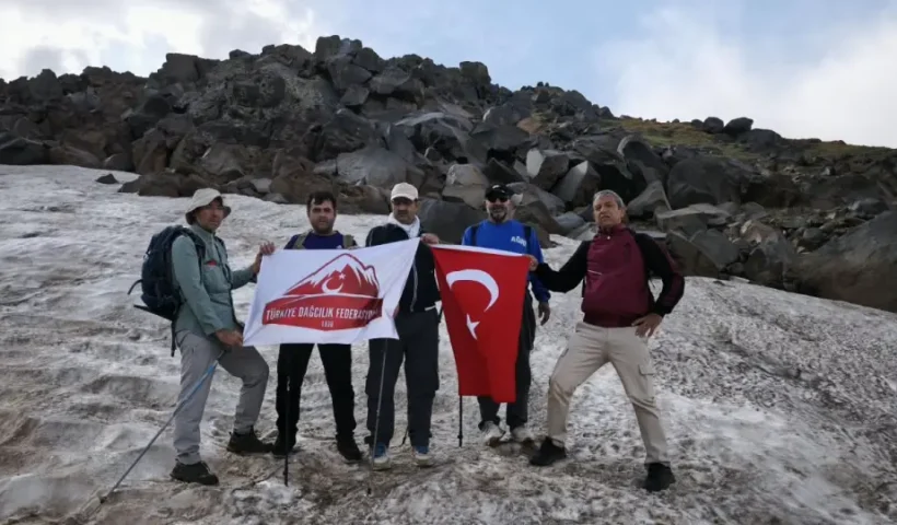 Ağrı’lı Dağcılar “30 Ağustos Zafer bayramı Süphan dağı” tırmanışı yaptı