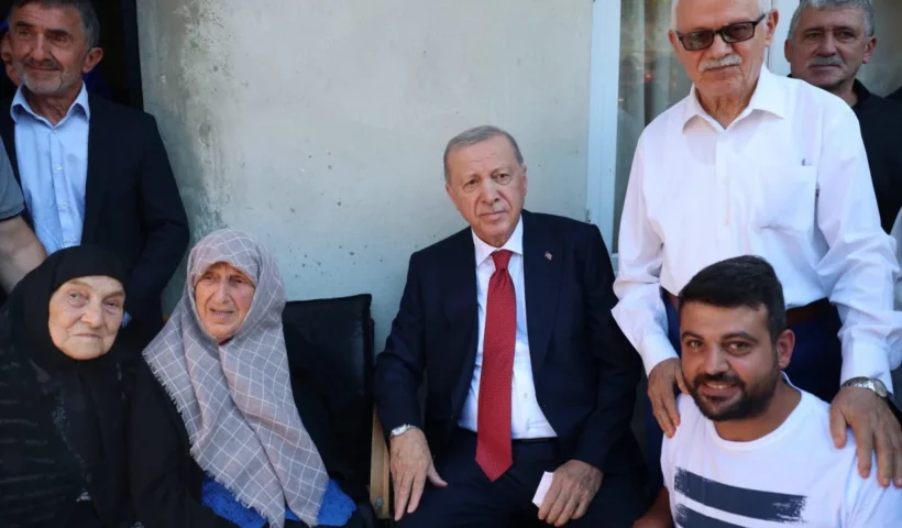 Cumhurbaşkanı Erdoğan, Rize'de komşularıyla bir araya geldi