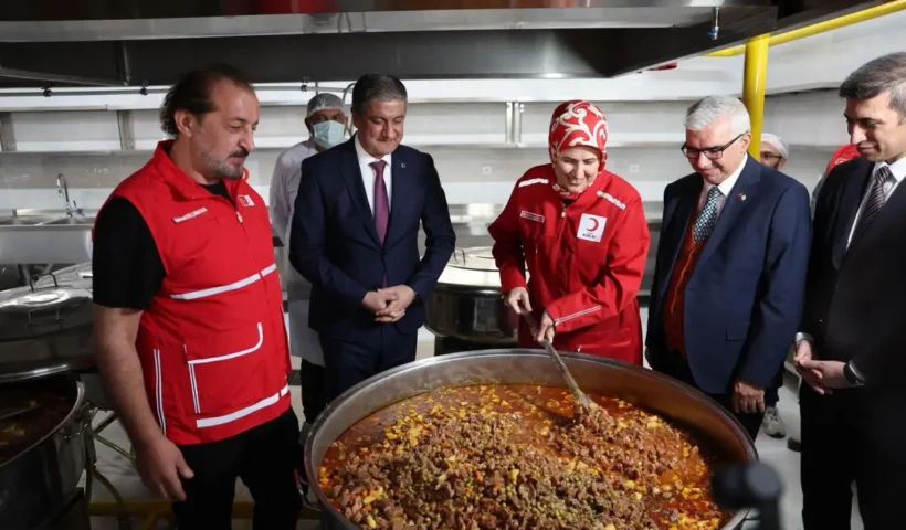 Kızılay’dan Türkiye ve dünyaya uzanan dayanışma ağı