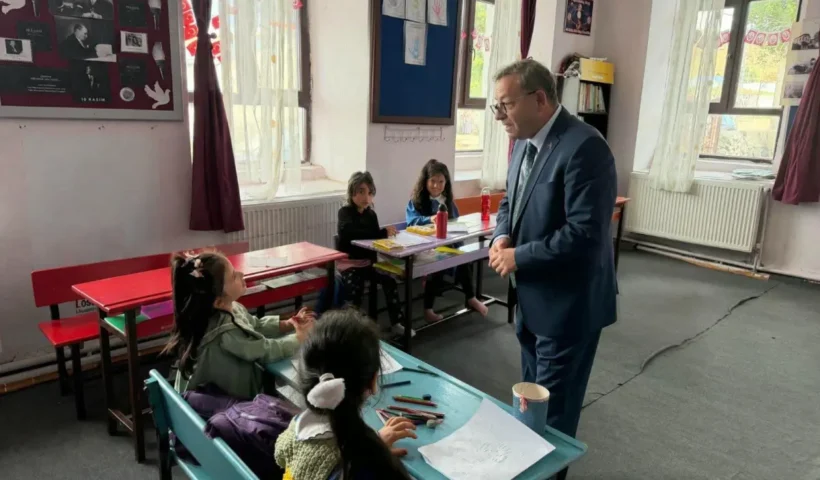 Vali Ziya Polat’tan köy okullarına ziyaret