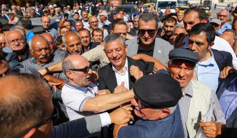 YENİ Parti Genel Başkanı Özgür Özel, Kars’ta halka hitap etti