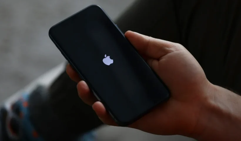 Yeni tanıtılan iPhone’ların ardından eski modellere de zam geldi