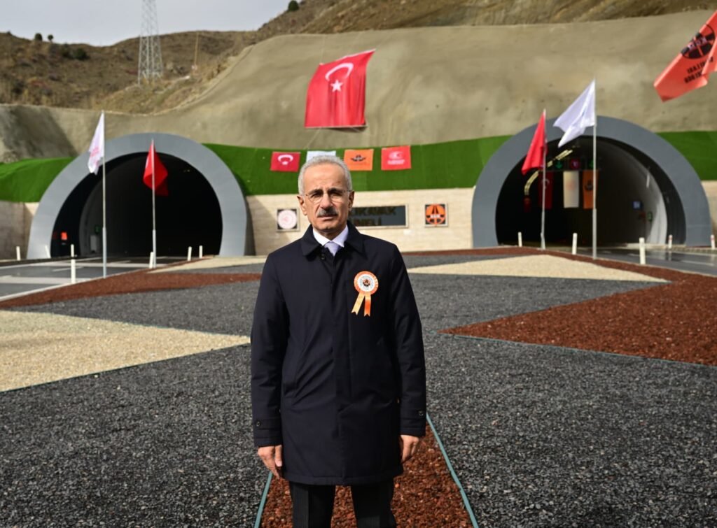 Erzurum-Rize Yolu’nda 8 keskin viraj tarih oldu